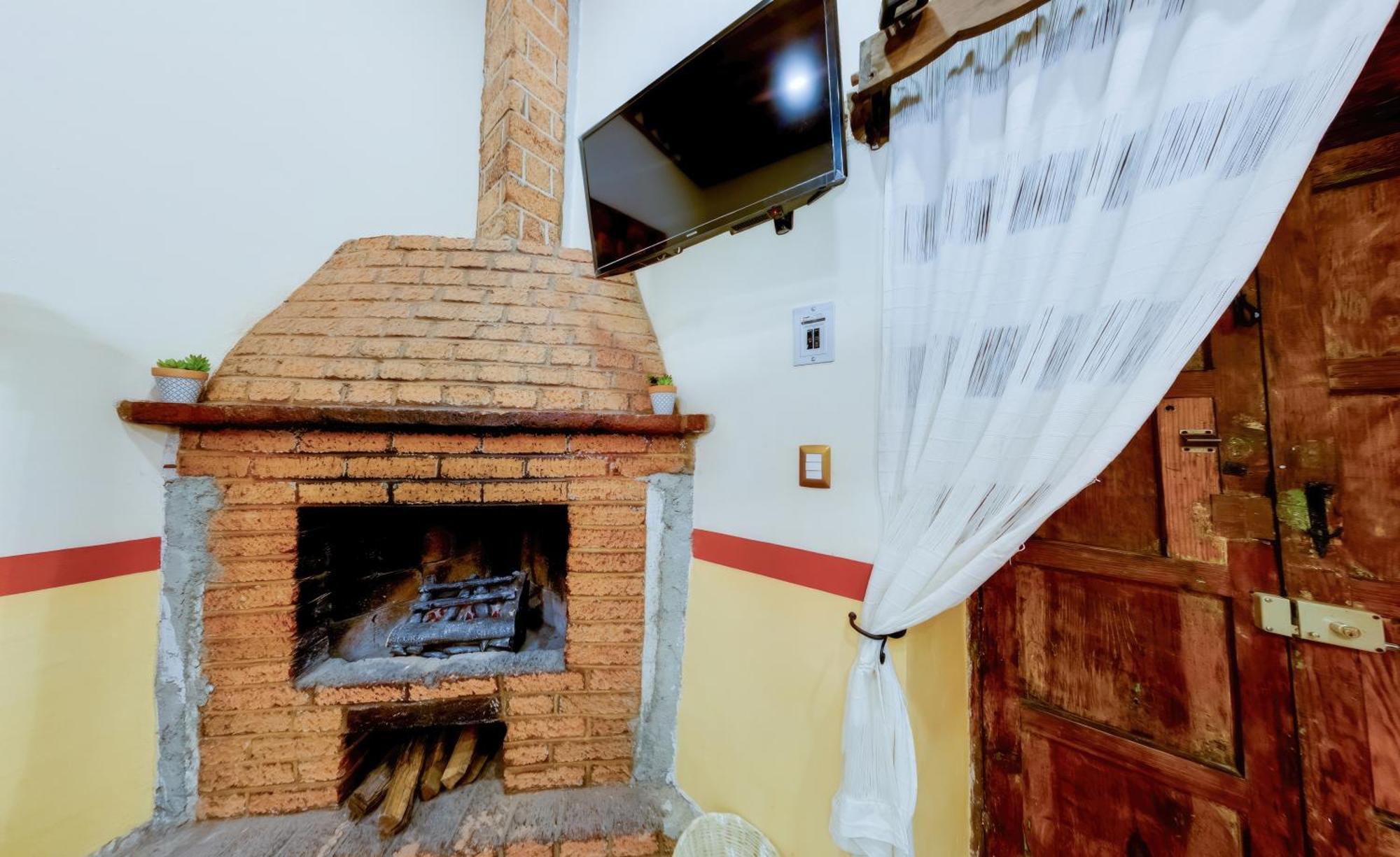 Hotel Casa Baez Пацкуаро Екстер'єр фото